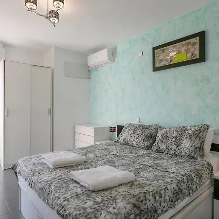 Penthouse On Locos B טורבייחה